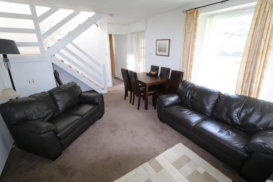 Ellary Farmhouse - Situated Between 2 Beaches - Loch Views & Courtyard