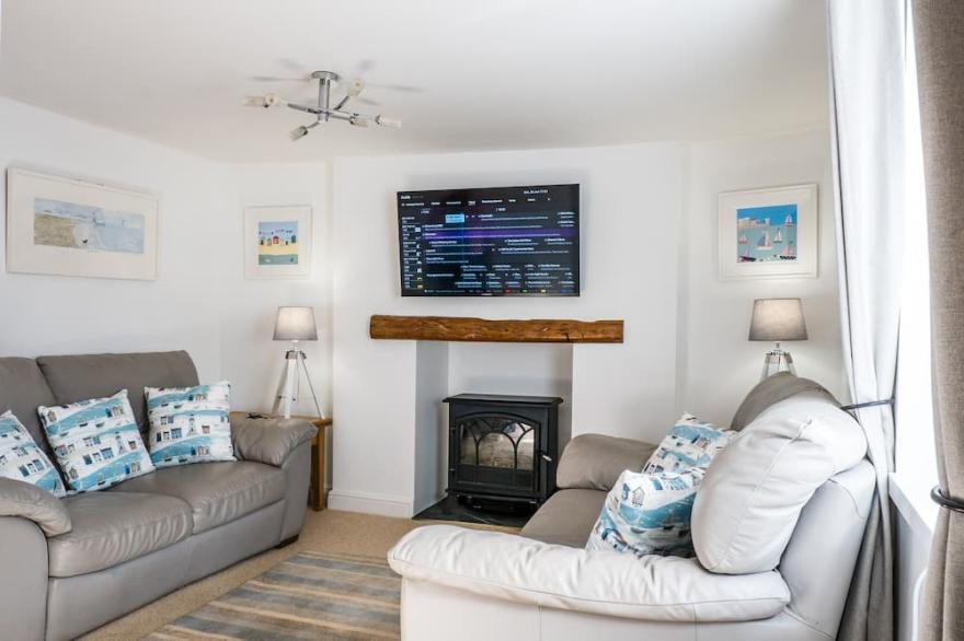 TOPCLIFF COTTAGE, pet friendly, character holiday cottage in Shaldon
