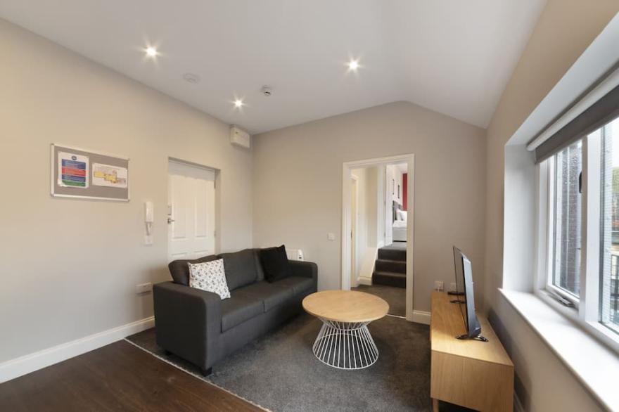 K Suites - Modern Waterside  Apt w/ FREE parking