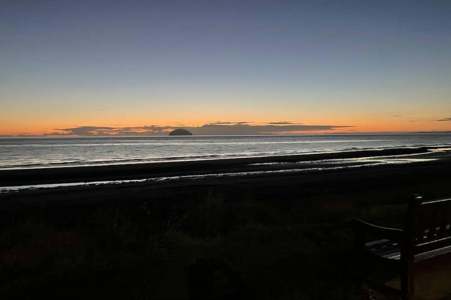 2 bedroom accommodation in Girvan