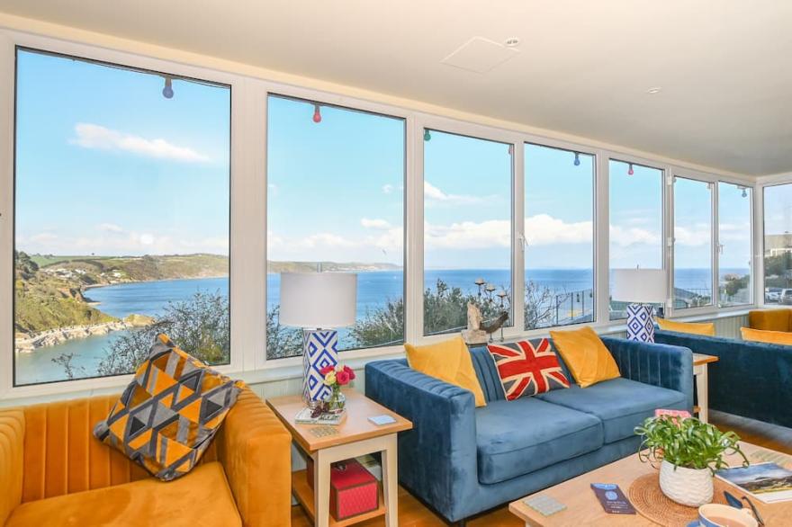 Stunning 8 bed house with panoramic views, bar, dining,  games room and parking