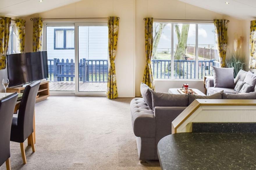 2 bedroom accommodation in Corton