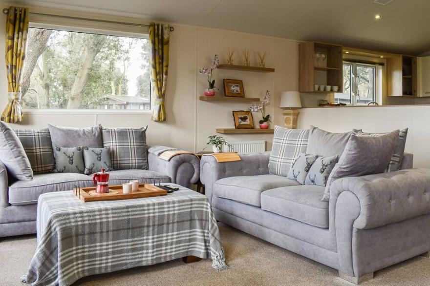 2 bedroom accommodation in Corton