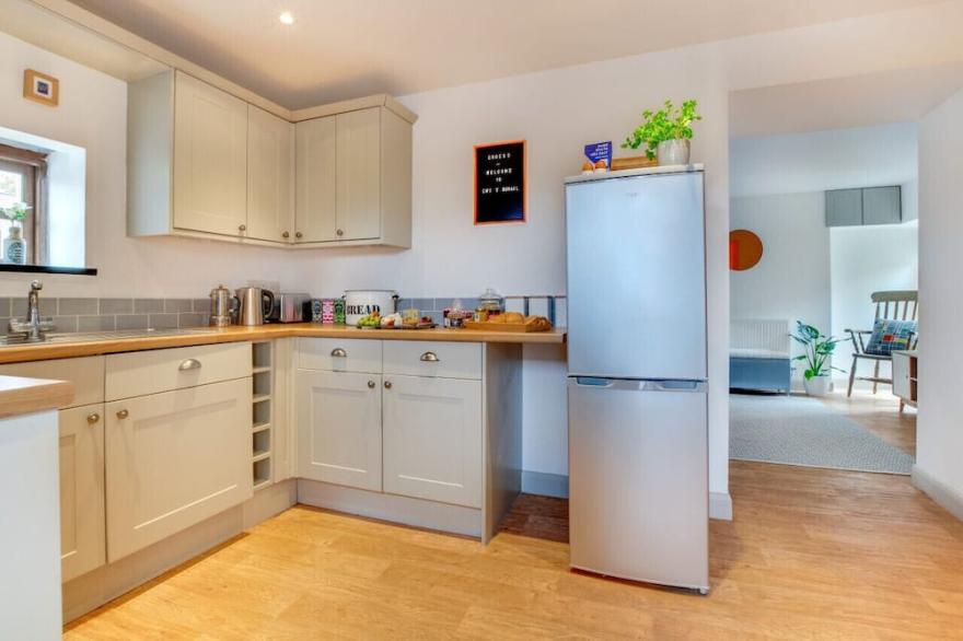 Cwt y Bugail - Two Bedroom House, Sleeps 3