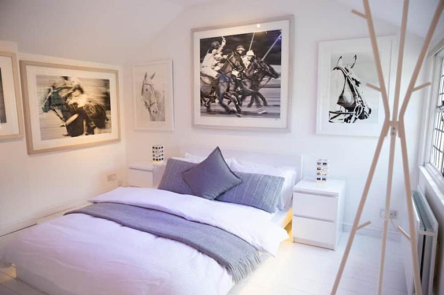 Beautiful 3 bed designer cottage fabulous location