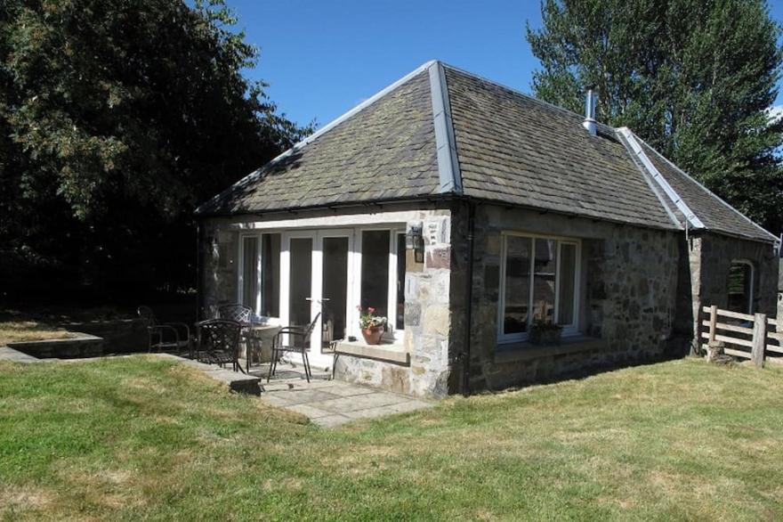 Charming steading conversion in rural Scotland. Self catering, sleeps 6.