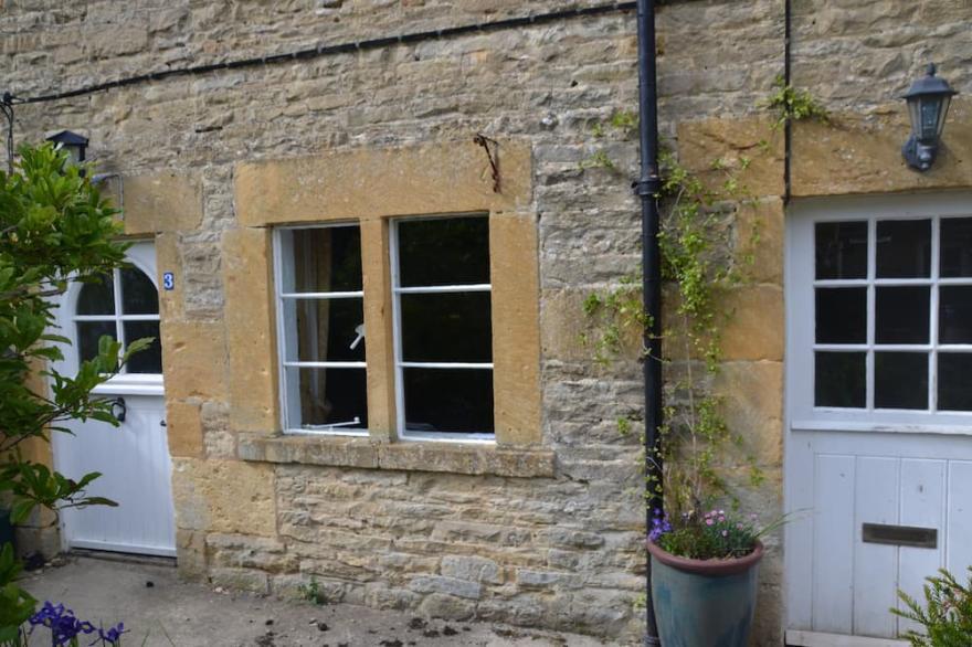 WORK FROM THE COTSWOLDS, CAN ISOLATE. LARGE GARDEN