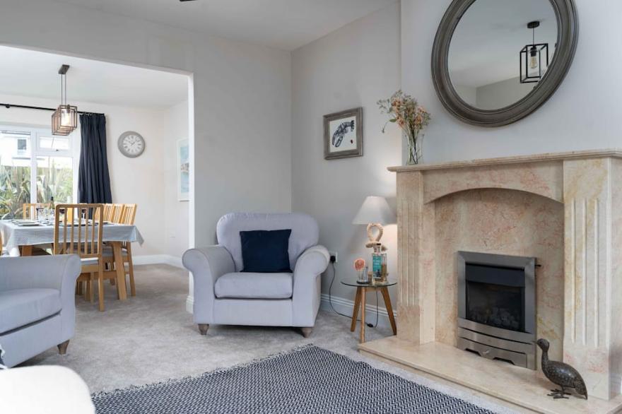 Merlins - Saltings Reach, Lelant - Sleeps 10 - Parking for Two Cars - Pet Friendly