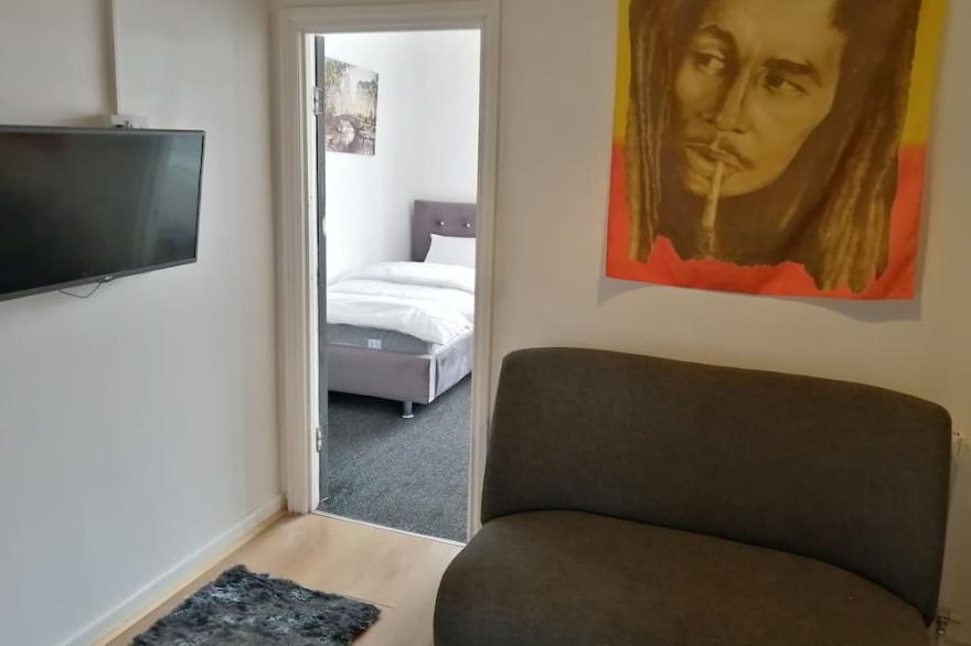 Fun 4-Bed Apartment in Birmingham central