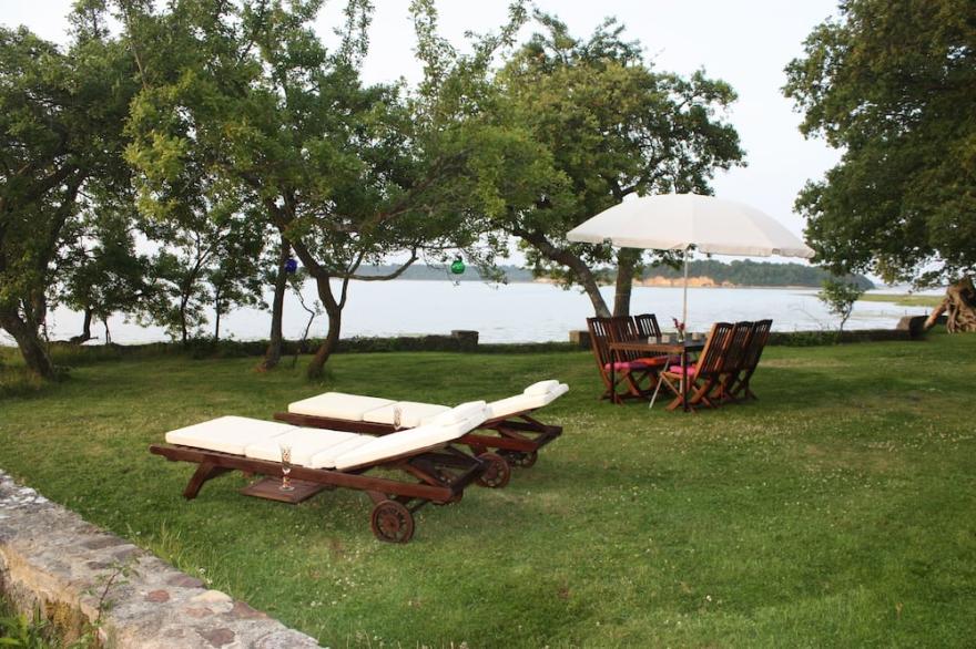 Waterfront Cottage on the Beach In Beautiful Dorset Countryside Sleeps 12