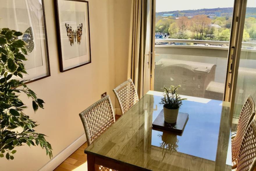Stylish 2 bed apartment with beautiful river views