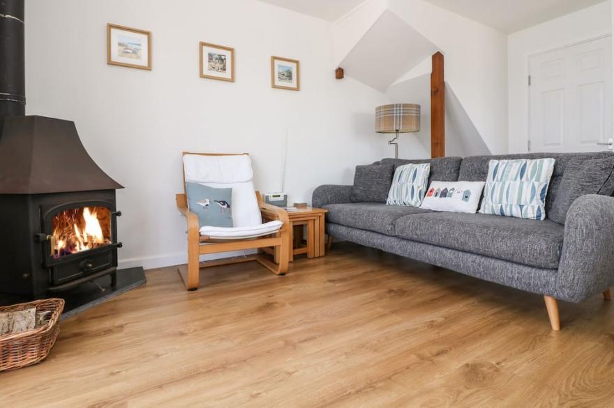 PILCHARD COTTAGE, pet friendly, with a garden in Sennen Cove