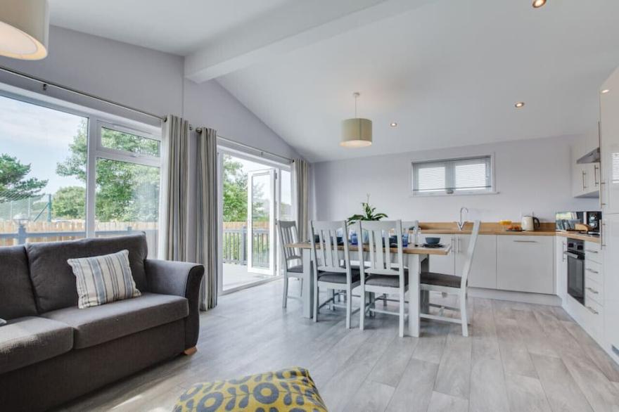 Kerensa Lodge - Three Bedroom House, Sleeps 6