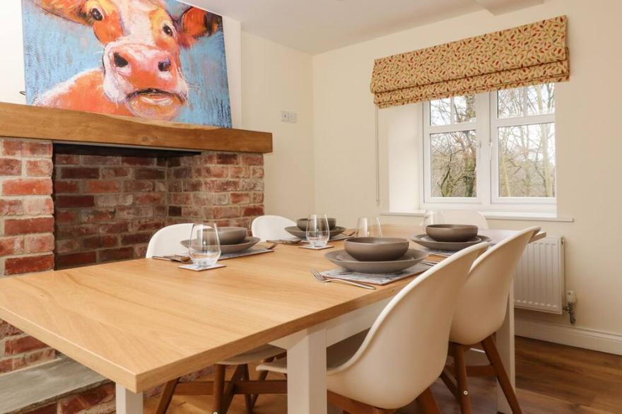 PARADISE COTTAGE, family friendly, with open fire in Bewerley
