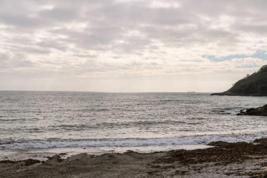 SEAGLASS, family friendly, with pool in Maenporth, Cornwall