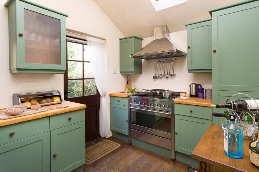 POPPY COTTAGE, pet friendly, with open fire in Coniston