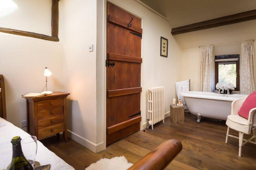 POPPY COTTAGE, pet friendly, with open fire in Coniston