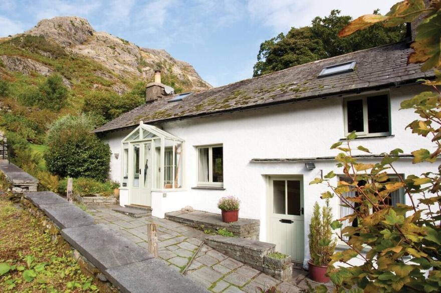 POPPY COTTAGE, pet friendly, with open fire in Coniston