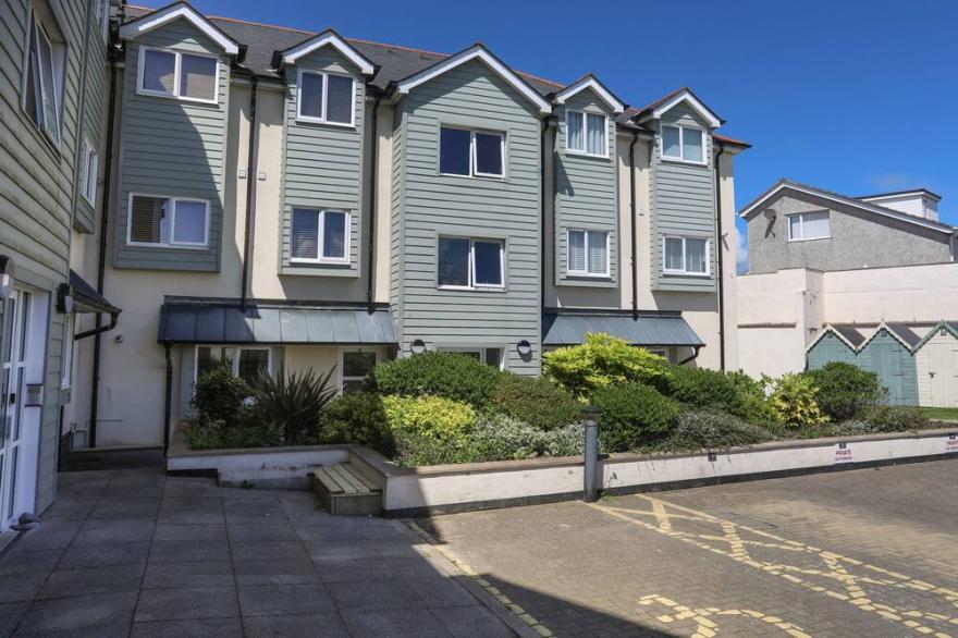 4 PEN LLANW TIDES REACH, pet friendly in Rhosneigr