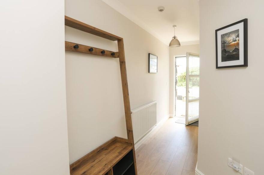 4 PEN LLANW TIDES REACH, pet friendly in Rhosneigr