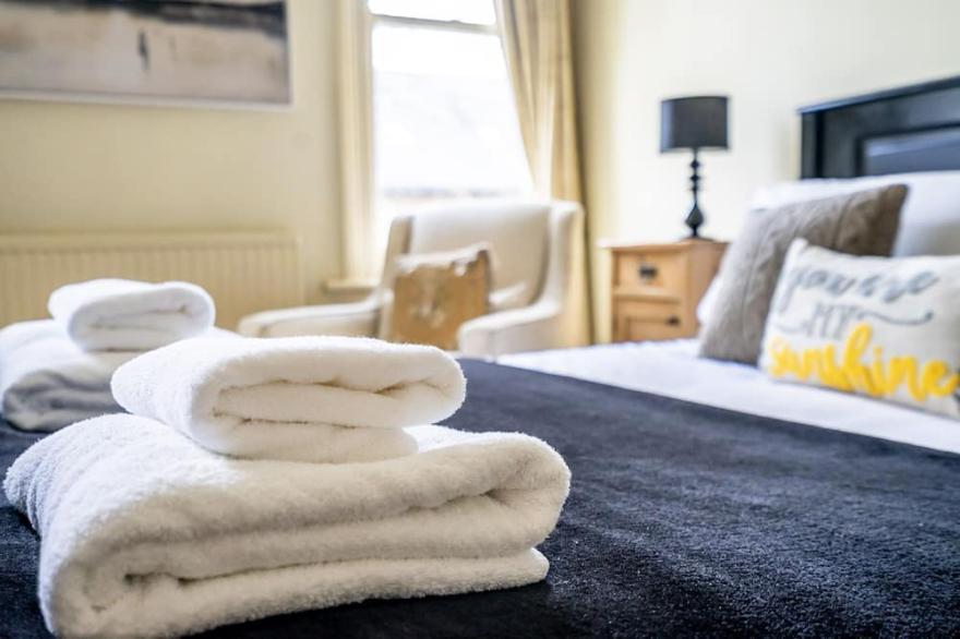 7 St John's Crescent -  a family break that sleeps 6 guests  in 3 bedrooms