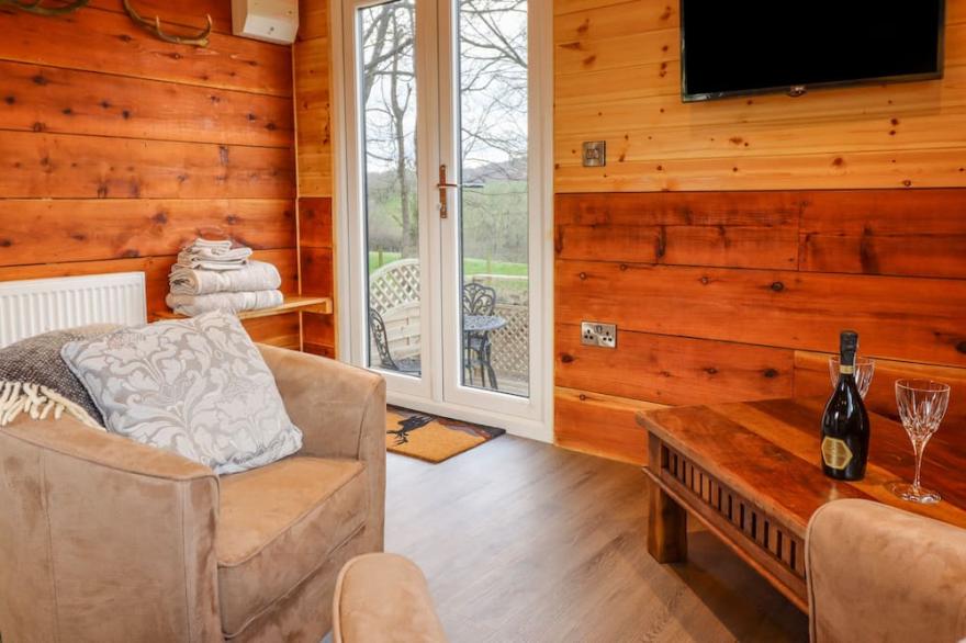 STAG LODGE POD, pet friendly, with hot tub in Llanfair Caereinion