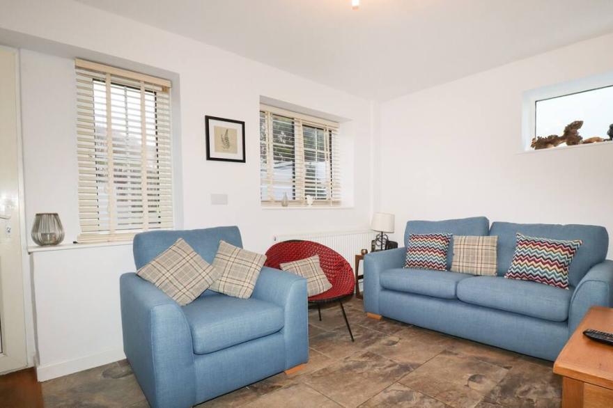 MOLEHILL COTTAGE, pet friendly, country holiday cottage in Tintagel