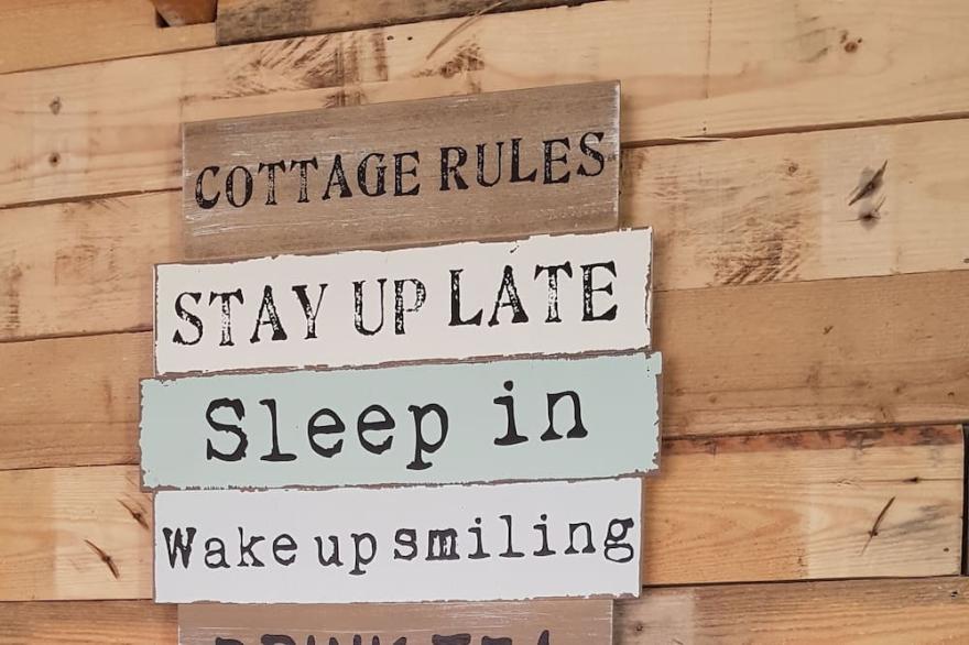 Stunning cottage with magnificent views in Whitby's Old Town & yards from beach!