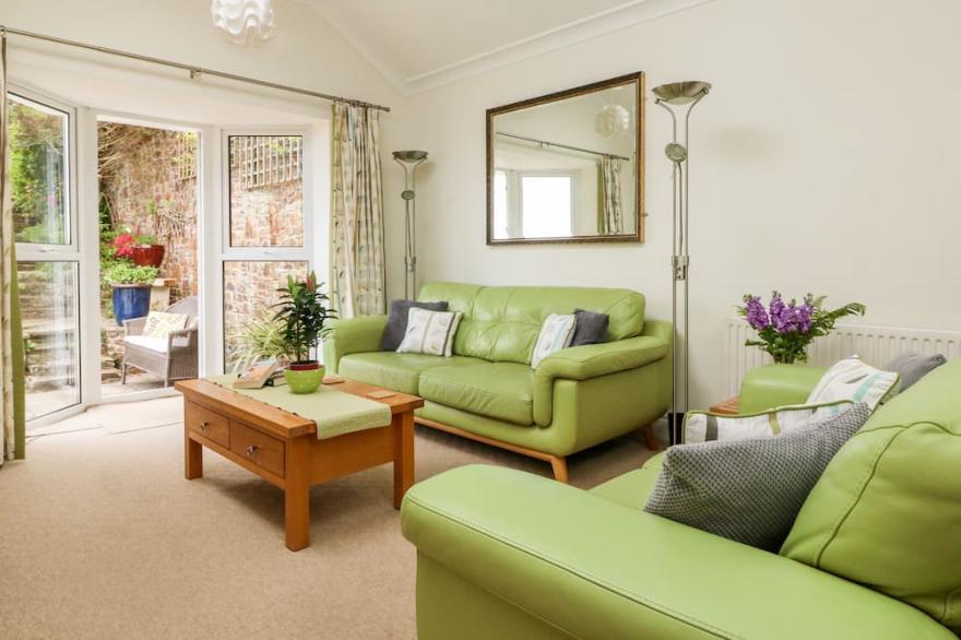 SEABIEN, family friendly, country holiday cottage in Falmouth