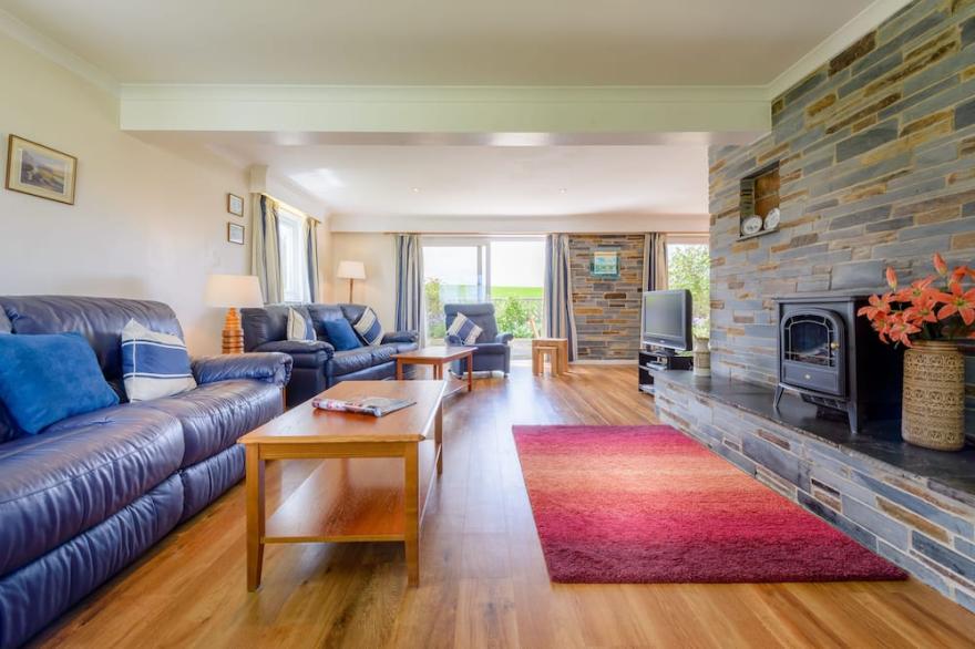 Detached  4 Bedroom House with Stunning sea views just 200 meters from the beach