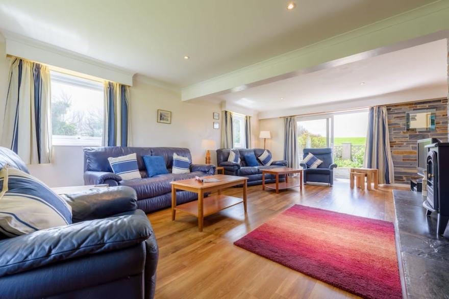 Detached  4 Bedroom House with Stunning sea views just 200 meters from the beach