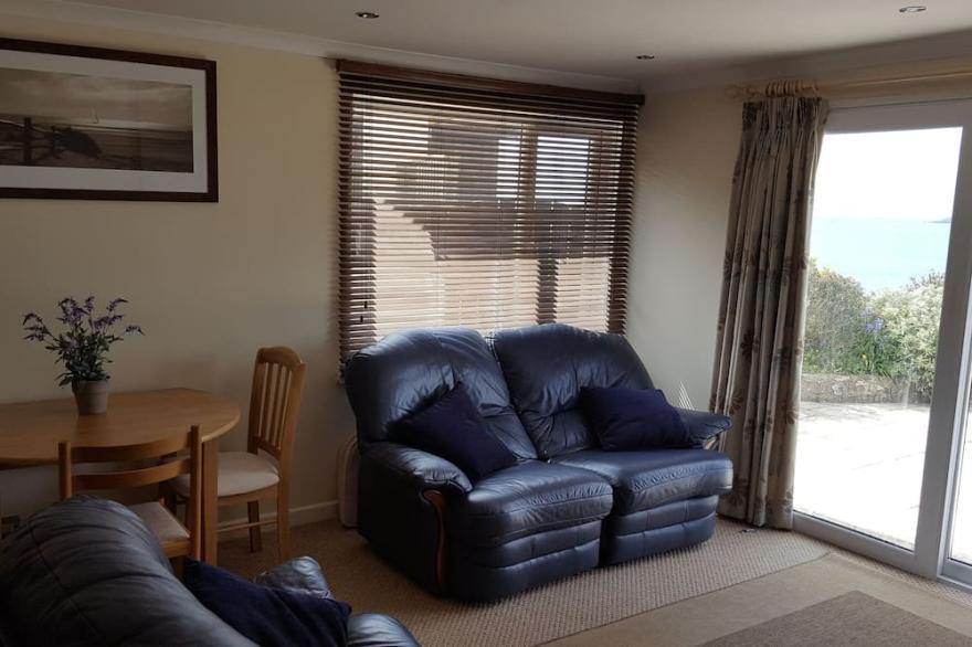 Seaside Bolt Hole Cosy Southfacing Coastal Chalet w/Superb Panoramic Sea Views