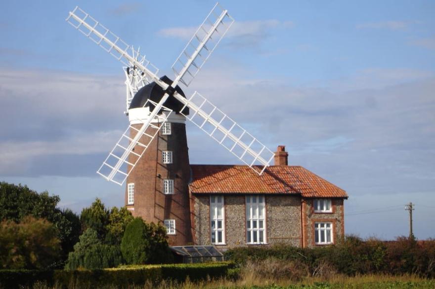 HOXNE HOUSE WEYBOURNE ring AVAILABLE 5 bedroom10bed north coast.