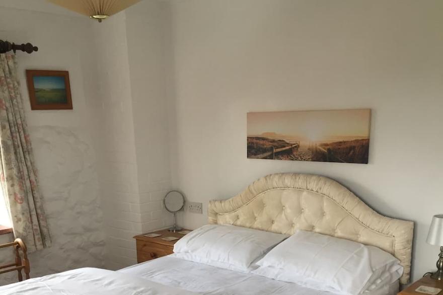 HOXNE HOUSE WEYBOURNE ring AVAILABLE 5 bedroom10bed north coast.