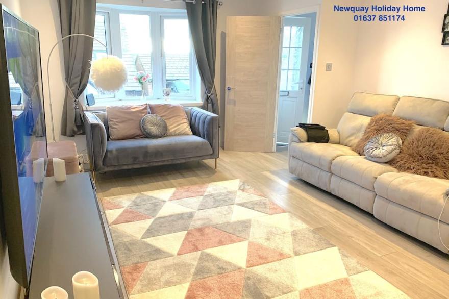 Fistral Beach 15 minutes & Town Centre sleeps 5/6 parking Full Sky 75 inch TV