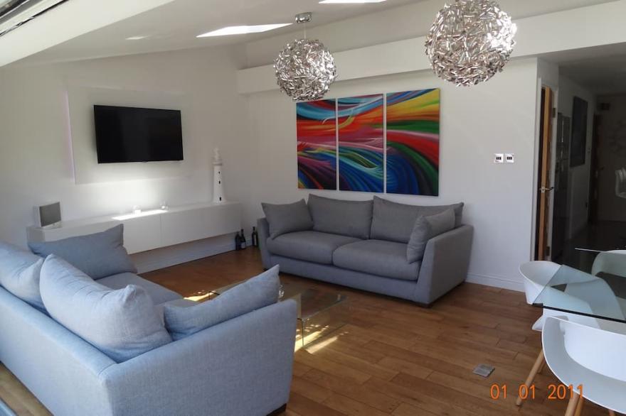 Modern house - 5 minute stroll to Padstow Harbour