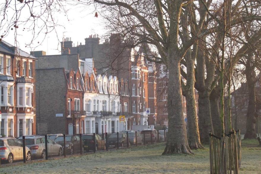 Hurlingham-warm Spacious Newly Refurbished 1 Bed Flat - Sleeps 2-4