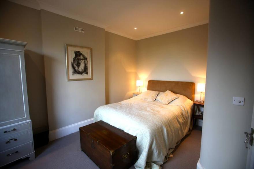 Hurlingham-warm Spacious Newly Refurbished 1 Bed Flat - Sleeps 2-4