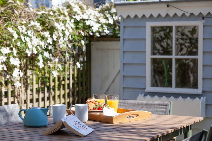 Fabulous holiday house with garden and nearby parking, close to town and beaches