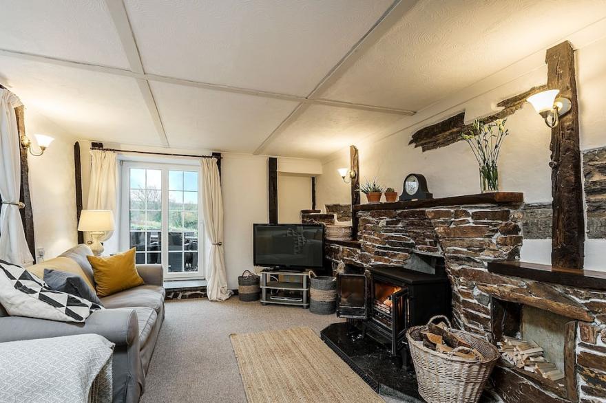 Primrose Cottage -  a cottage that sleeps 10 guests  in 5 bedrooms