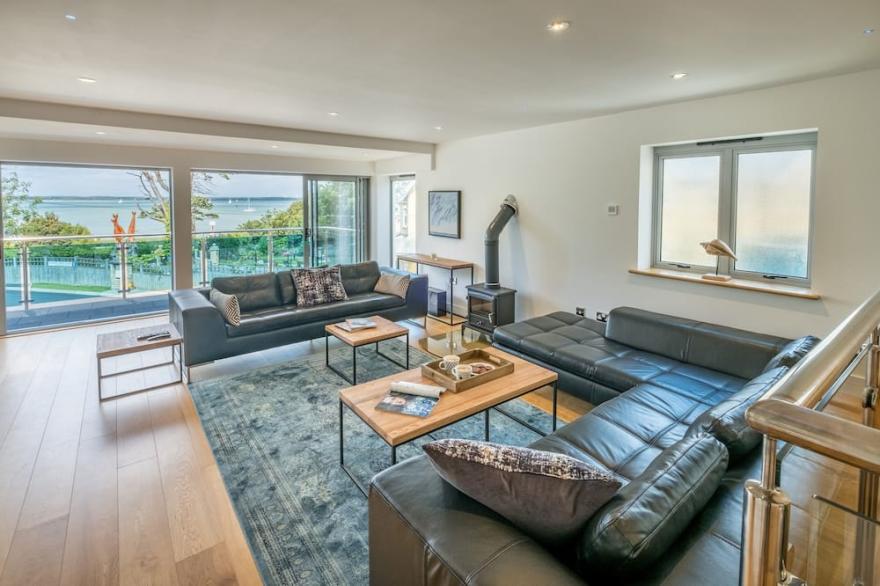 Modern House with amazing views sleeps 10