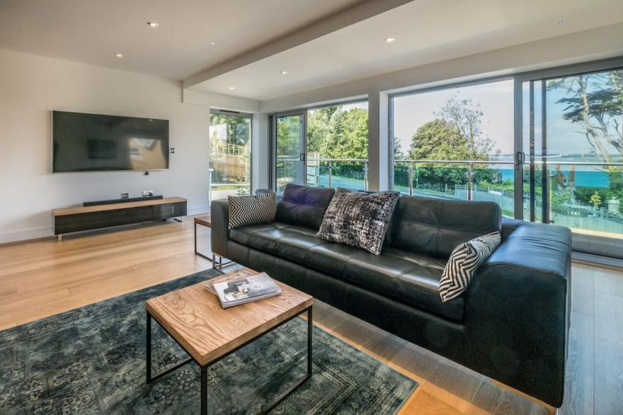 Modern House with amazing views sleeps 10