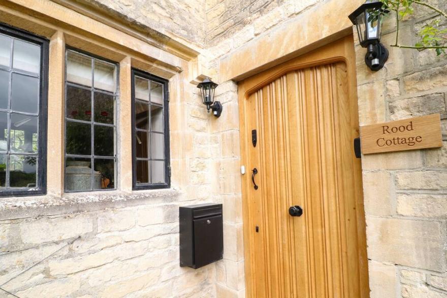 ROOD COTTAGE, pet friendly, character holiday cottage in Burford