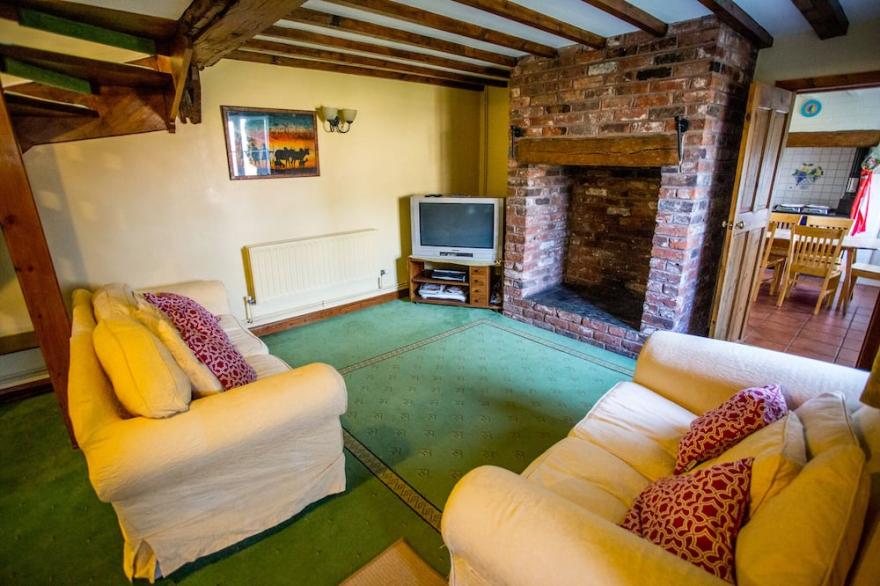 Delightful North Staffs family country cottage
