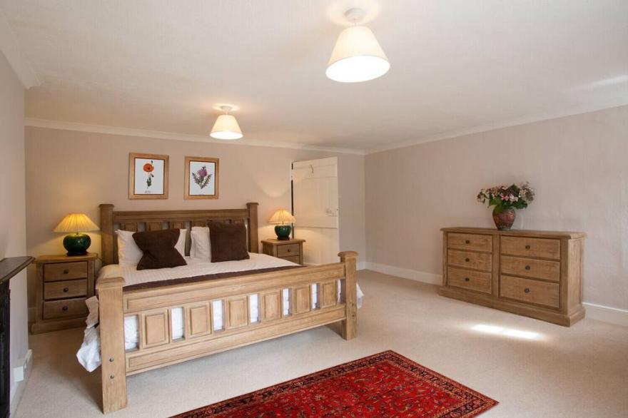 Lovely Character Dartmoor Cottage Just Below the Famous Haytor Rocks
