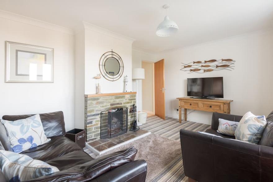 Surfers and walkers paradise, Sea Views, Coastal path 10 minutes walk away