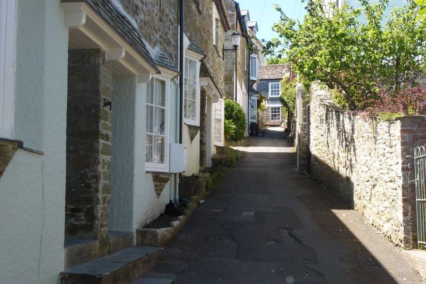 A beautiful, secluded holiday home for up to 6, right in the centre of Salcombe