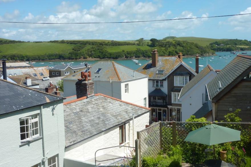 A beautiful, secluded holiday home for up to 6, right in the centre of Salcombe