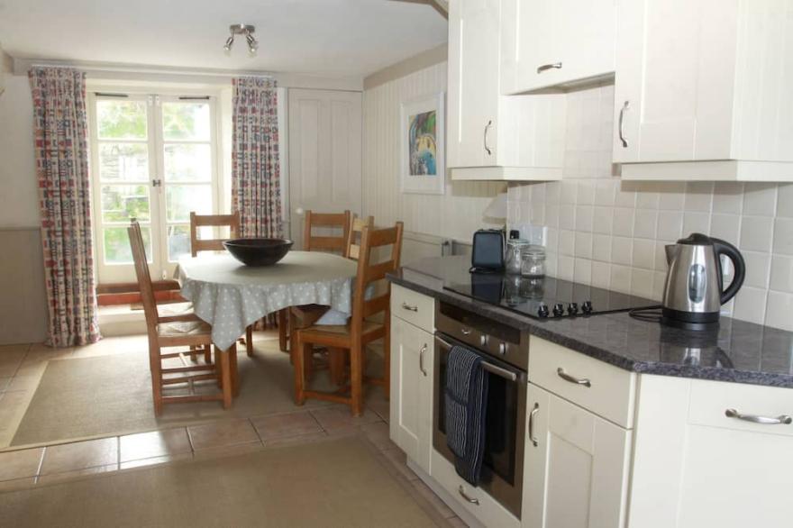 A beautiful, secluded holiday home for up to 6, right in the centre of Salcombe