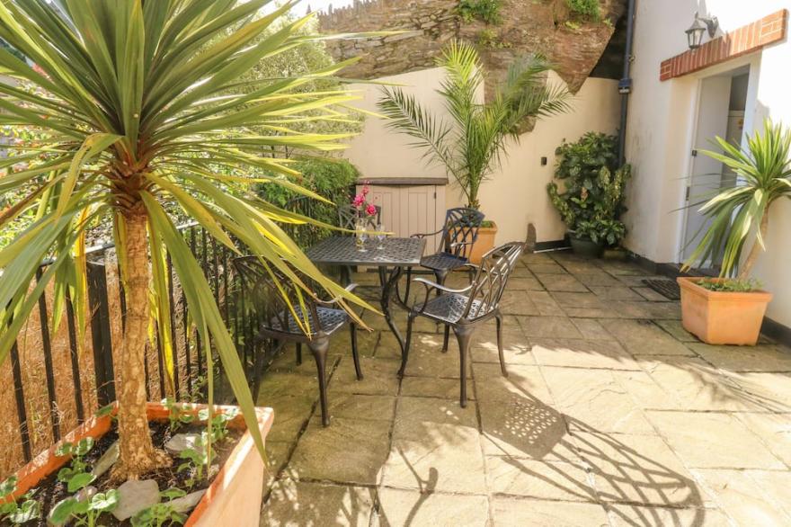 4 OLD MILL COURT, pet friendly, country holiday cottage in Brixham